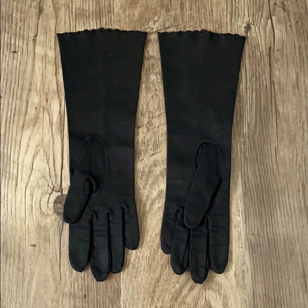 Gloves - Picture 4 of 6